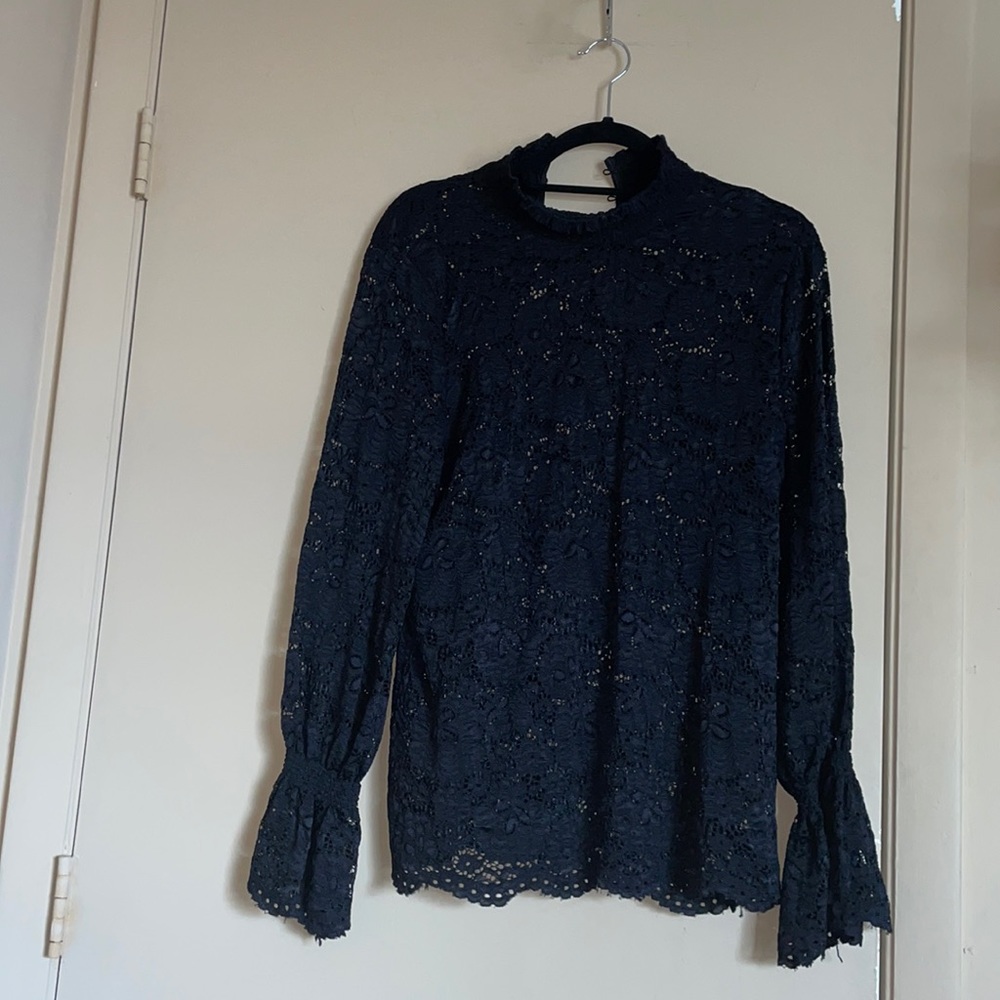 Lace top with gathered sleeves & scallop bottom